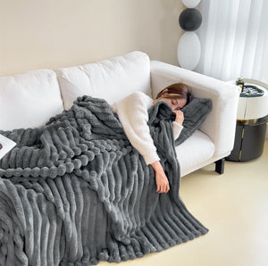 CloudHug™ Velvet Fur Blanket – Ultra-Soft Double-Sided Throw | Iconiqu Amsterdam
