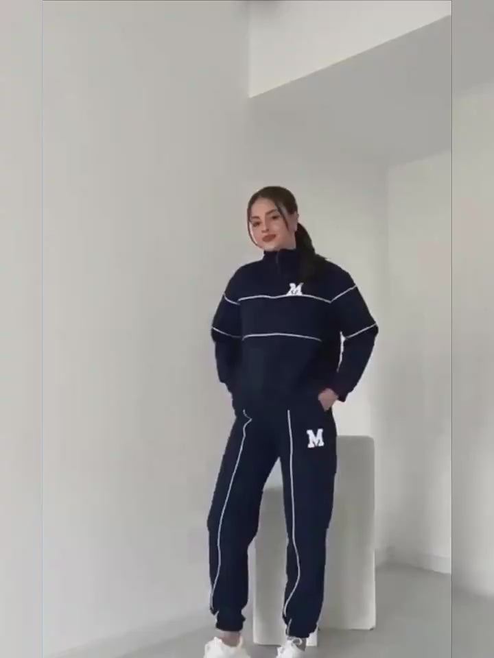 video: CozyMuse™ women’s lounge set with pullover and sweatpants by Iconiqu Amsterdam