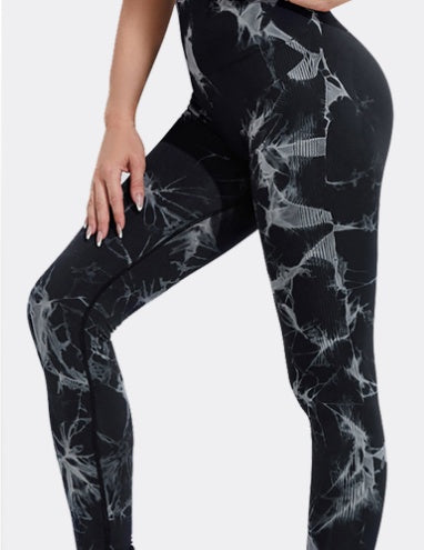 FlexDye seamless tie-dye fitness leggings for women by Iconiqu Amsterdam