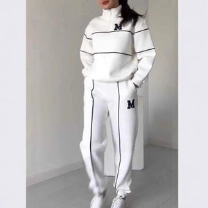 CozyMuse™ women’s lounge set with pullover and sweatpants by Iconiqu Amsterdam